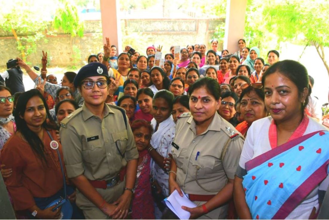 Information about new laws given to women during training in Kota