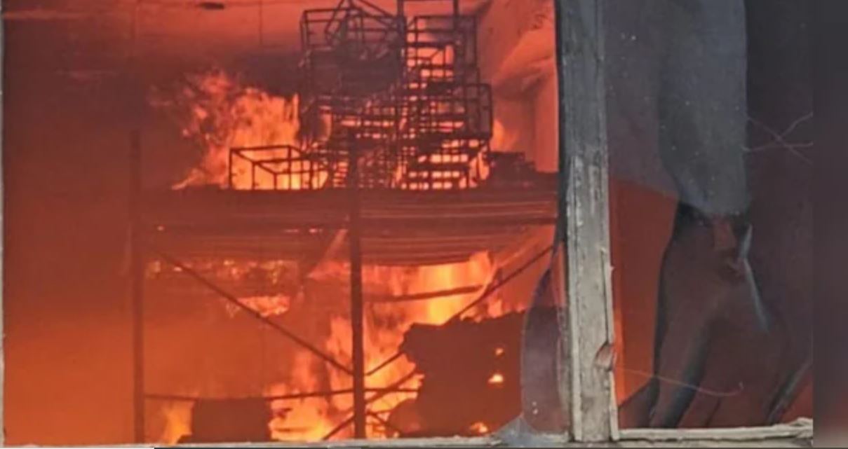 Major fire broke out in Jodhpur Handicraft Factory, Army Fire Brigade team also reached along with fire brigade.