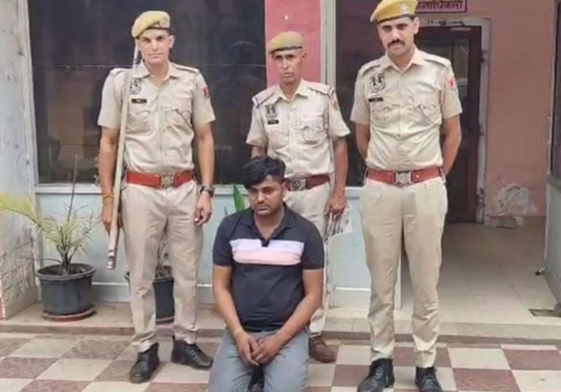 Fake flying inspector caught in Rajasthan Roadways, conductor handed him over to Chaumu police station