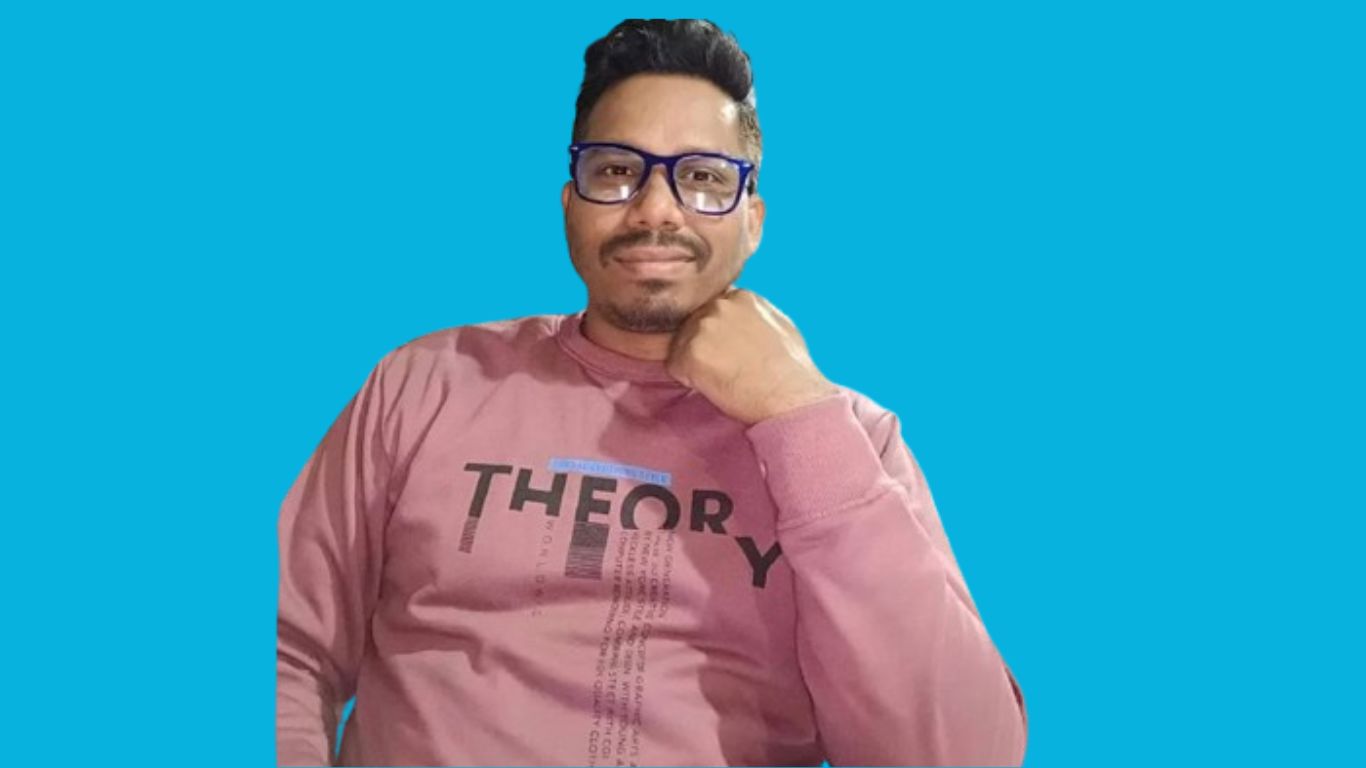 Teacher ran away with a girl studying in class 12 of a government school, angry people locked the school