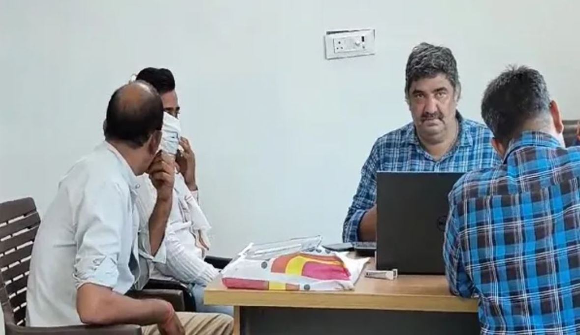 iPhone Pro Max worth Rs 1.5 lakh demanded as bribe, SHO and reader of police station arrested red handed by ACB