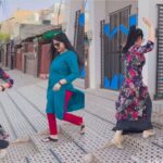 Viral Video: Two daughters-in-law came out dressed up to dance, dogs chased them, people burst out laughing