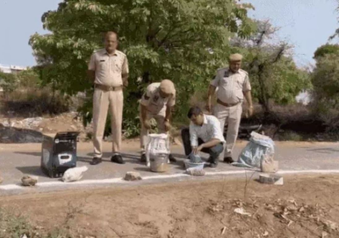 Woman murdered in Jaipur, dead body found wrapped in a sheet on the roadside, sensation spread in the area