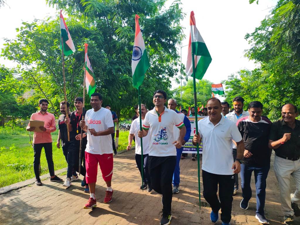 Collector-SP did marathon with tricolor in hand, appealed to people to hoist tricolor in every house
