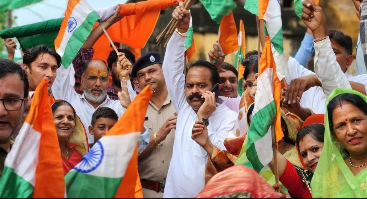 Under the Har Ghar Tiranga campaign, a huge Tiranga Yatra rally was taken out in Malpura city.