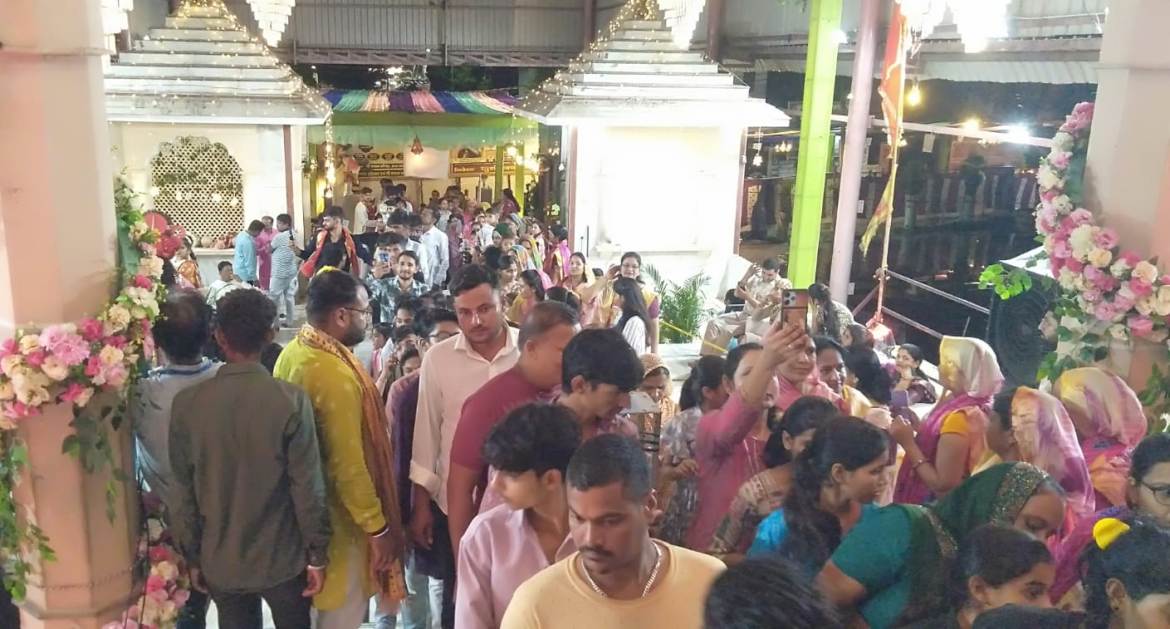 Shri Krishna Janmashtami festival celebrated in Shyam Mandir: Temple decorated like Vrindavan's love temple