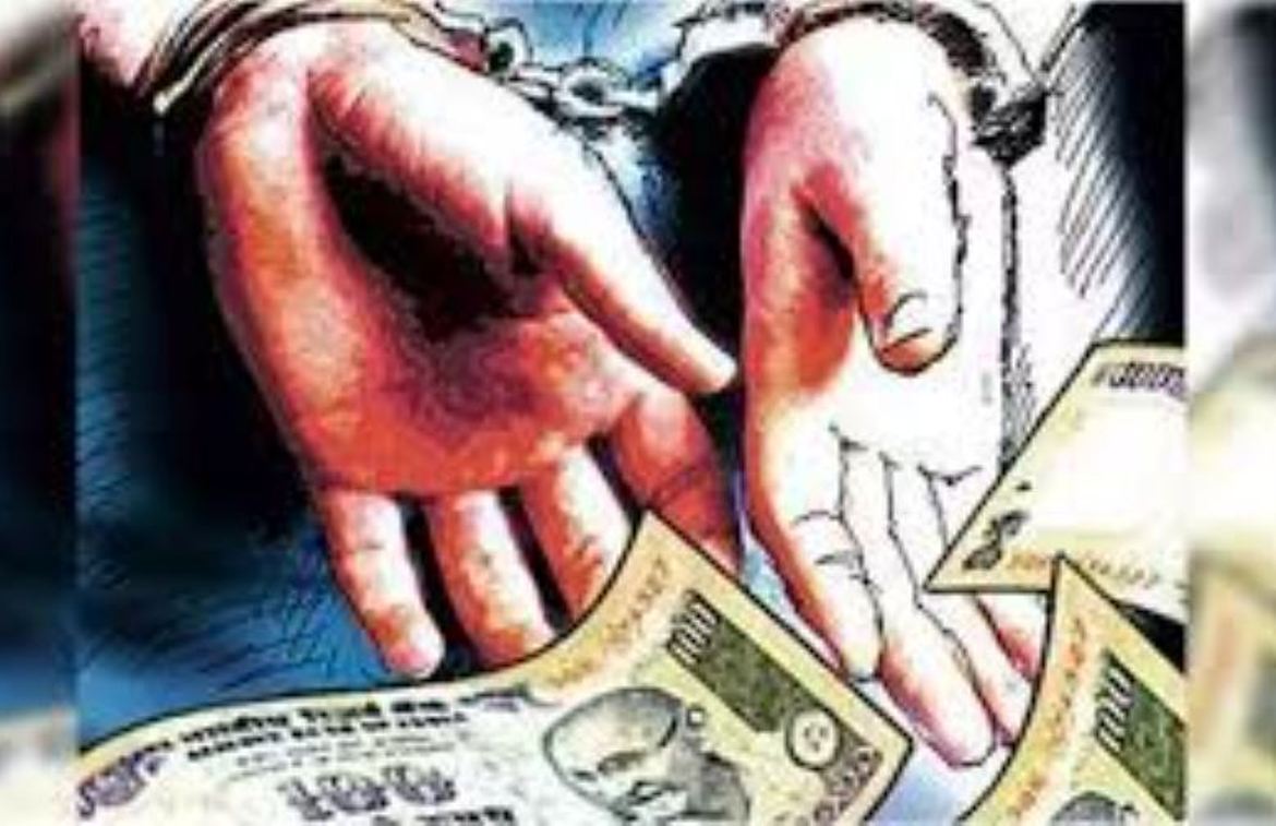 A case of demand for bribe was registered against the constable of Dablana police station, he had demanded Rs 5000.