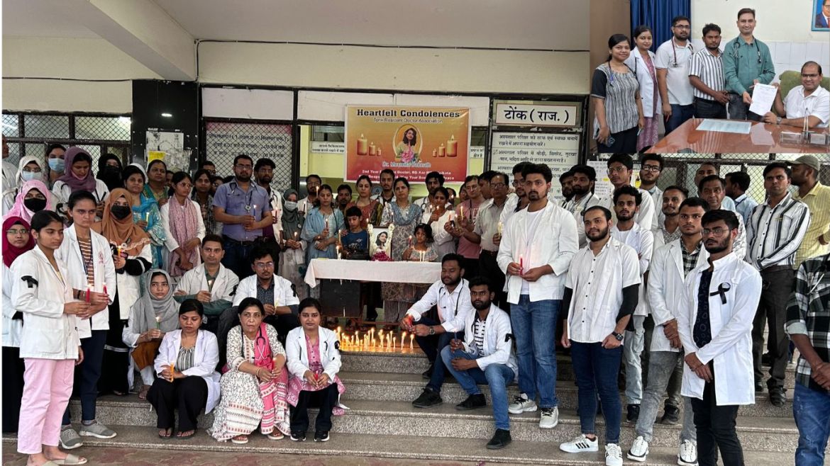 Resident doctors organized tribute meeting and candle march in Tonk