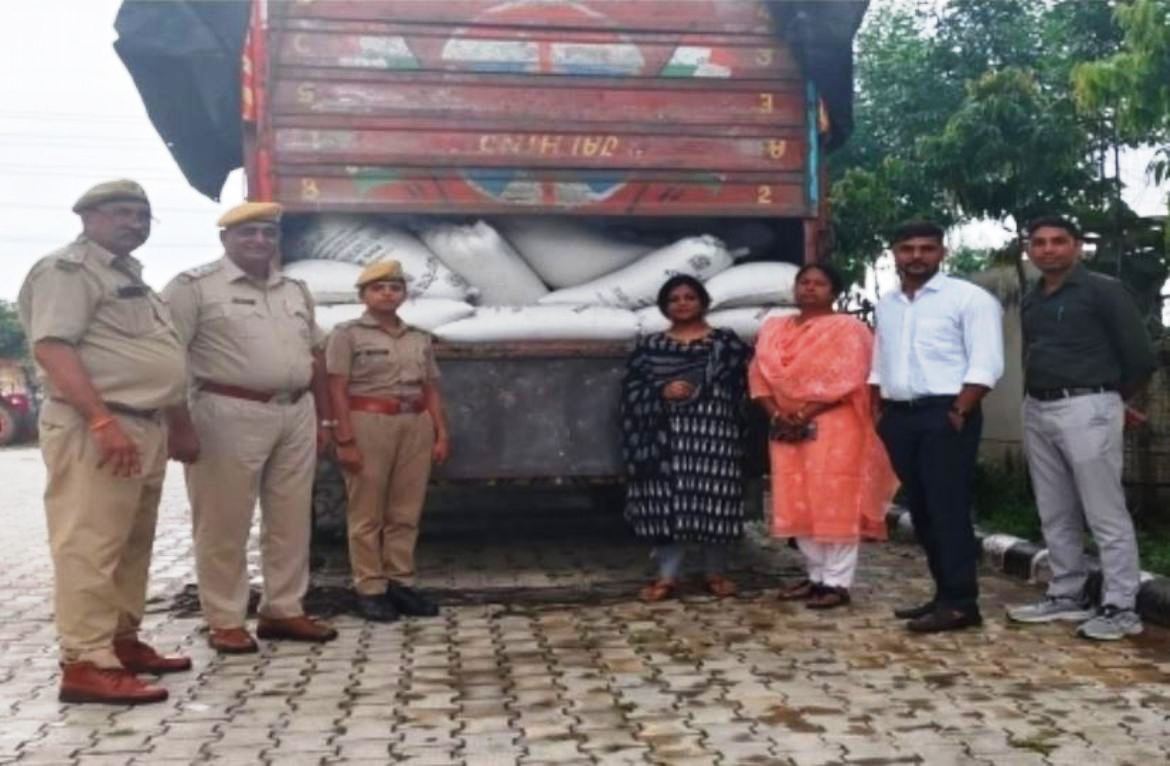 Mid day meal nutrition truck seized with 25 tonnes of wheat, police and logistics department caught illegally transporting it