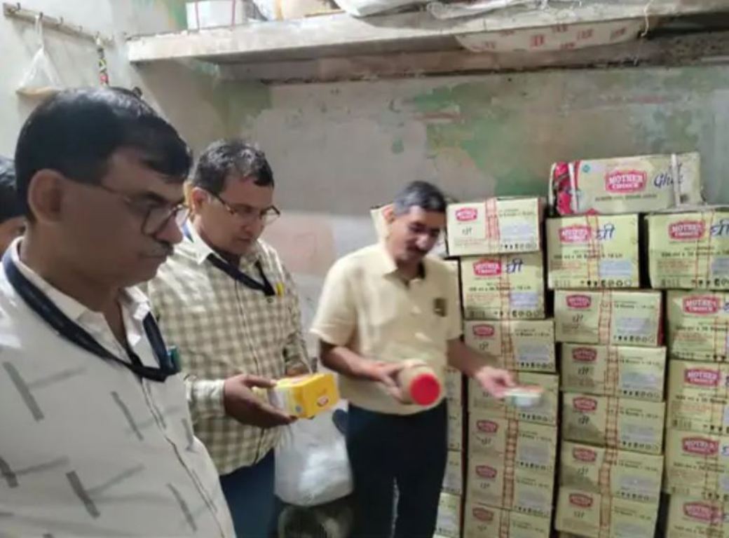 Raid on travel company's office, seized 1245 liters of ghee, brought from Indore to Jaipur, seized consignment of two brands