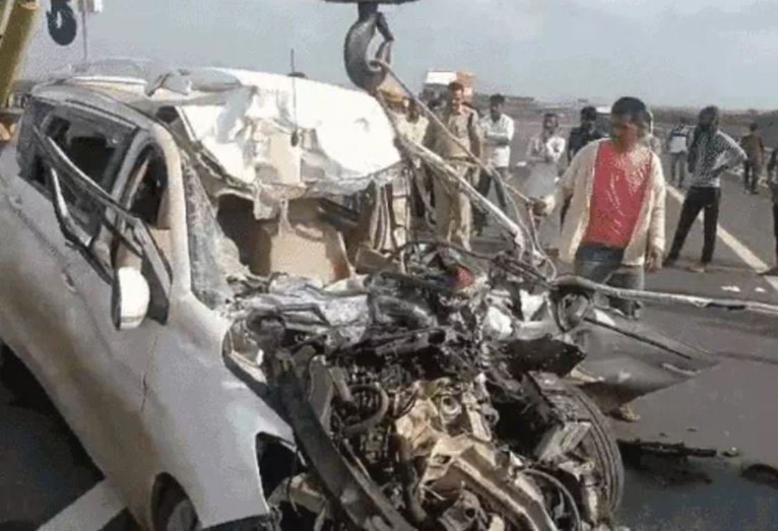 Accident on Delhi-Mumbai Expressway, car rammed into truck, 4 including brother and sister killed, family was returning from Rishikesh