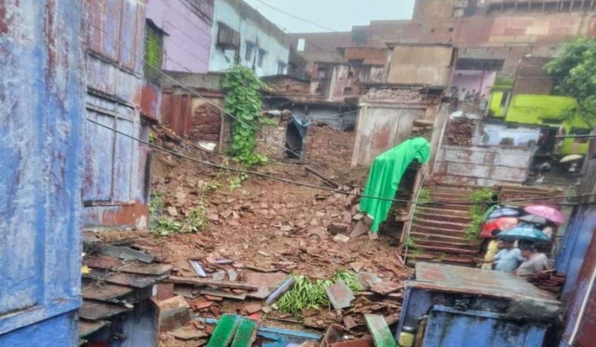 House collapses due to rain in Karauli, father and son sleeping inside die, 3 seriously injured after being buried under debris