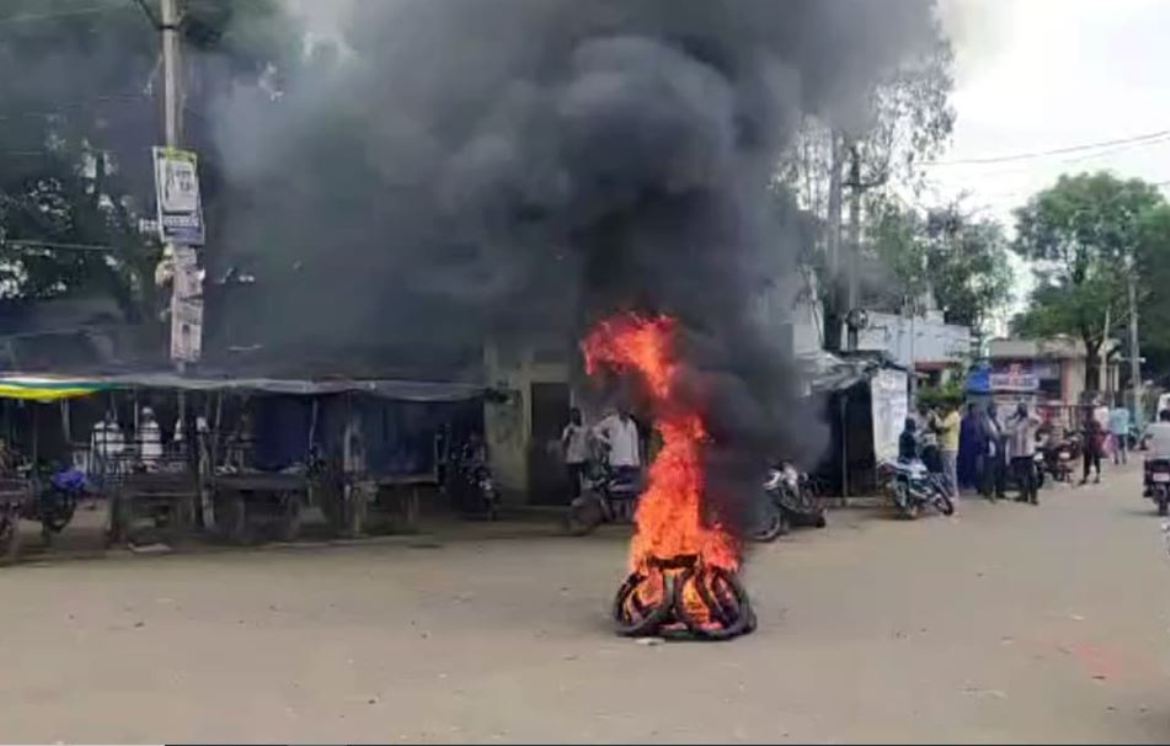 Incident hurting religious sentiments in Pratapgarh, atmosphere tense due to breaking of Hanumanji's idol.