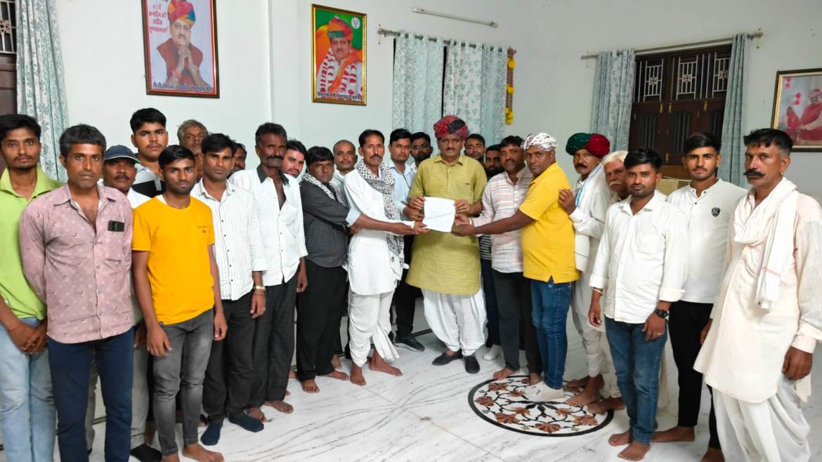 Farmers submitted memorandum to former Agriculture Minister Saini regarding re-survey of canal under ERCP project.
