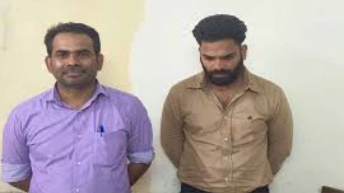Medical officer and community healthofficer arrested for taking bribe of Rs 12 thousand in Dausa
