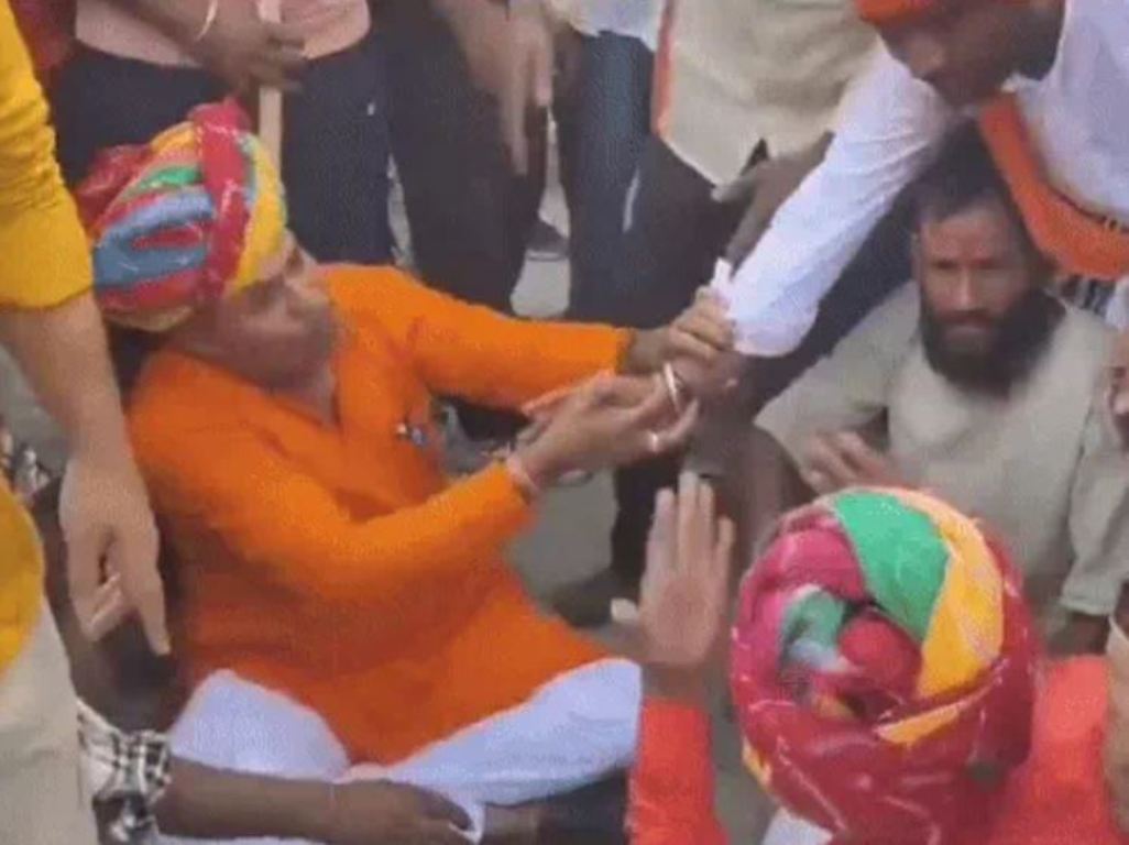 Stone pelting on Jaljhulani Ekadashi procession in Jahazpur, market closed, police took charge of the situation.