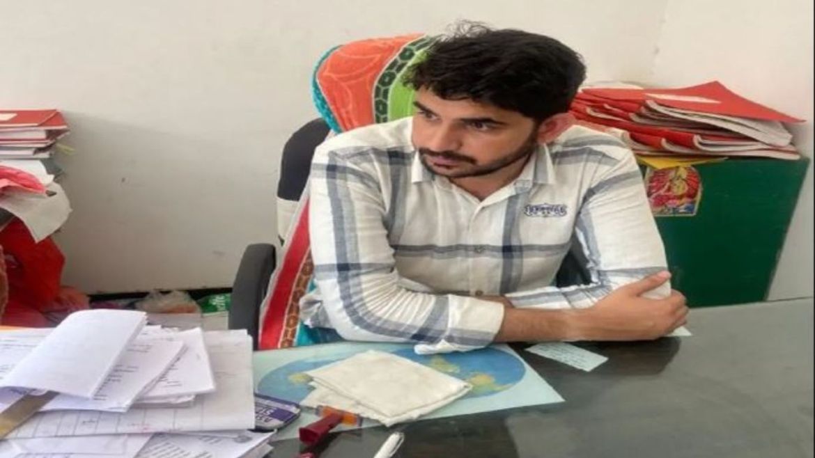 ACB arrested Patwari red handed while taking bribe of Rs 15 thousand in Jhalawar