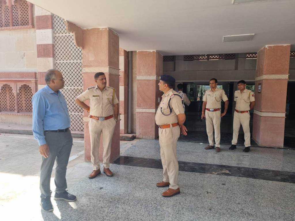 Threat to bomb 8 railway stations of Rajasthan, security increased at all stations including Jaipur, Jodhpur, Bundi