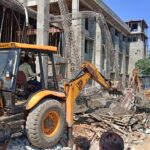 The under construction roof of Hindoli Mini Secretariat collapsed, half a dozen workers injured, fortunately there was no loss of life.