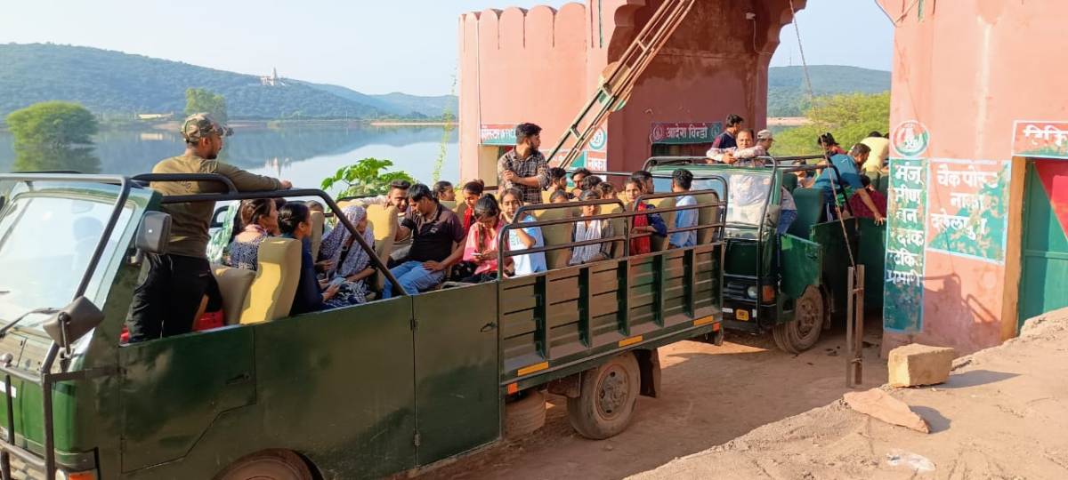 Wildlife Week: Media, public representatives and school children visited the forest in Bundi's Ramgarh Vishdhari Tiger Reserve.