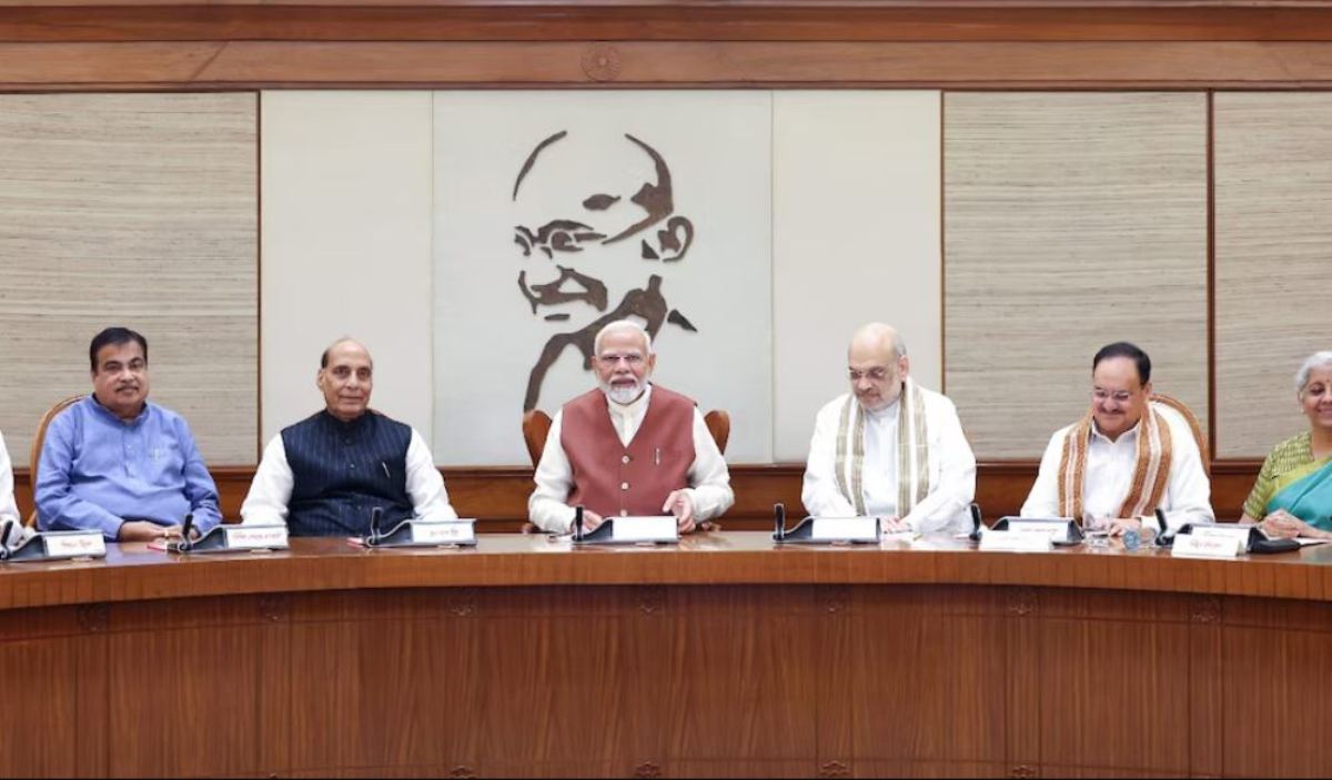 Big decisions of Modi cabinet before Diwali, bonus to railway employees, schemes worth Rs 1 lakh crore for farmers.