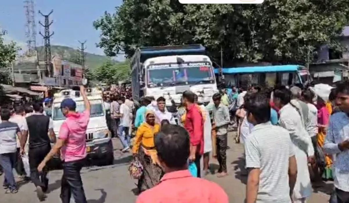 Dausa: Dumper rammed into crowd, 5 killed, bus collided due to brake failure, 15 people hit, 10 injured