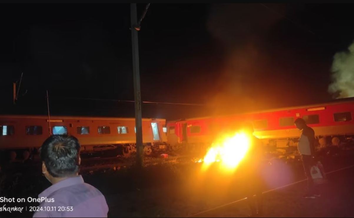 Train Accident: Mysore-Darbhanga Express collided with goods train, 2 coaches caught fire after the accident