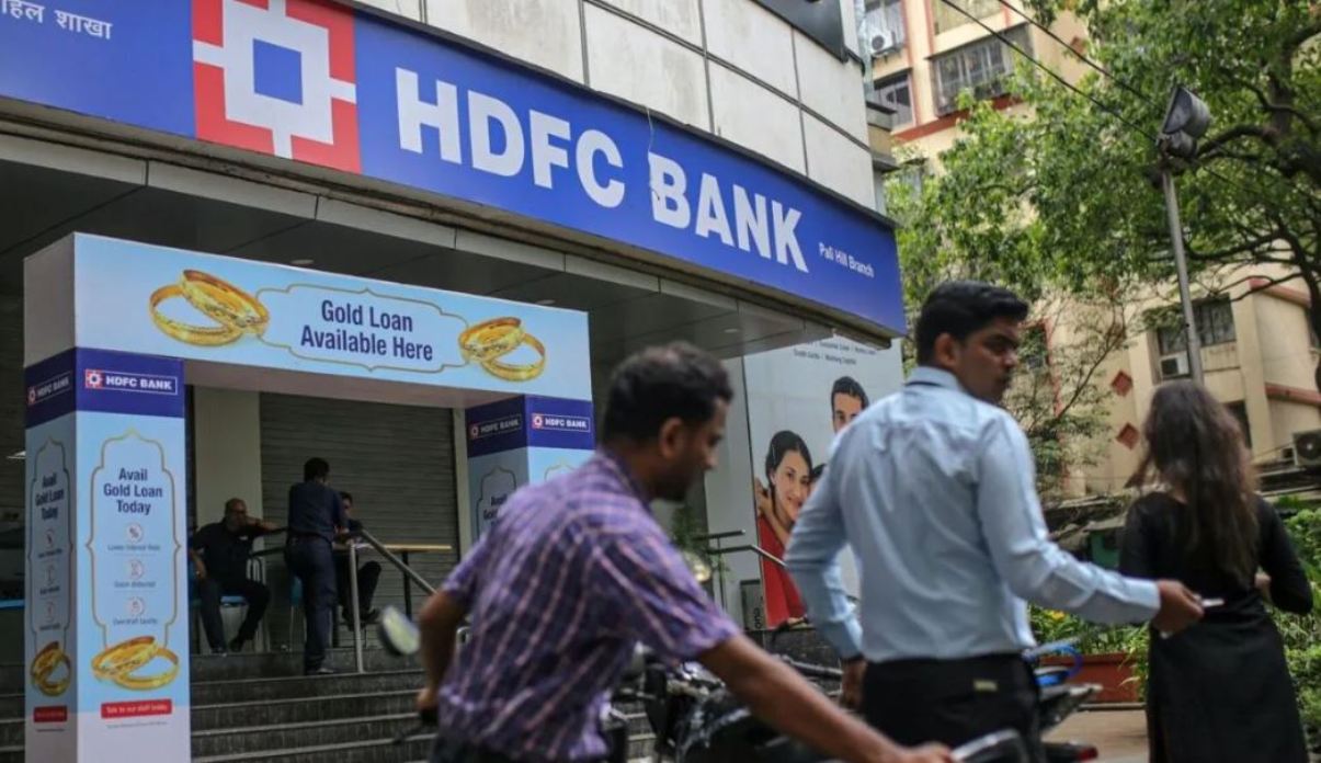 HDFC Bank gave a shock to crores of customers before Diwali: Loan EMI will increase due to increase in MCLR rate.