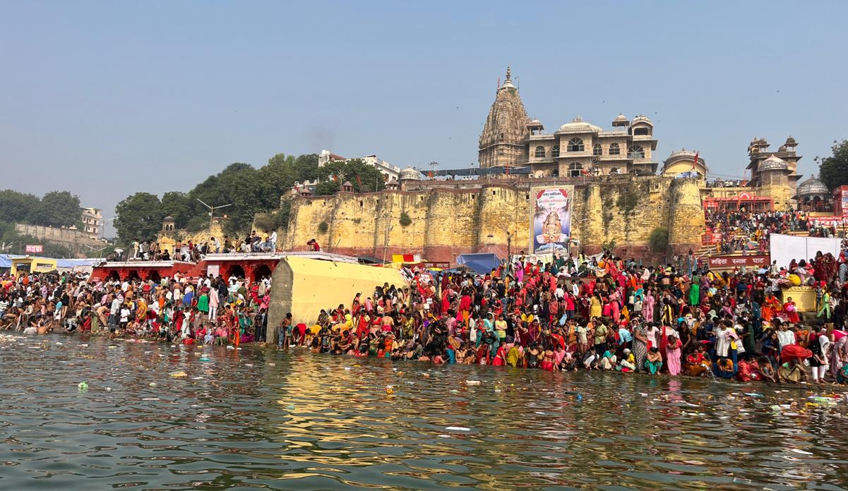 A great confluence of faith took place on Kartik Purnima, 2 lakh people took a dip of faith.