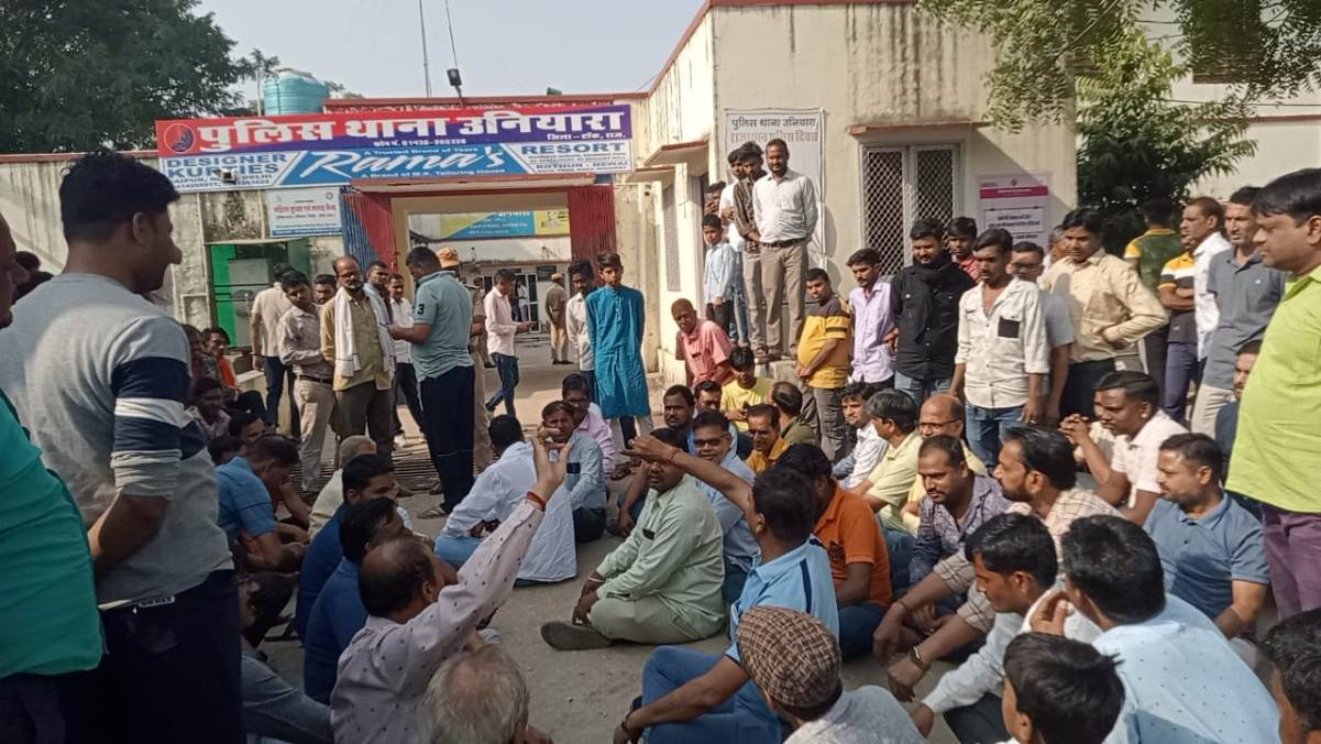 Uproar after theft incident in warehouse, traders protested by closing the market