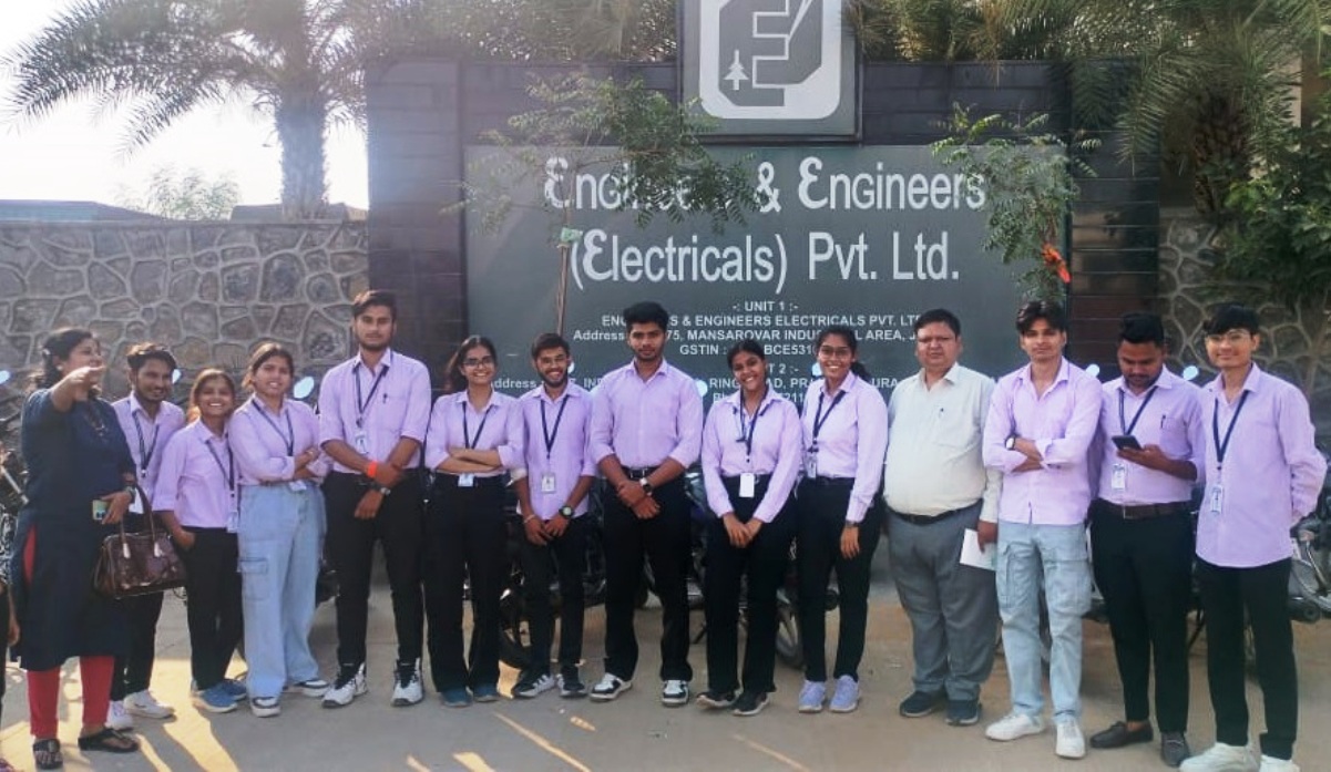 Students of Om Kothari College learned the tricks of industry and management during Jaipur Industrial Trip.