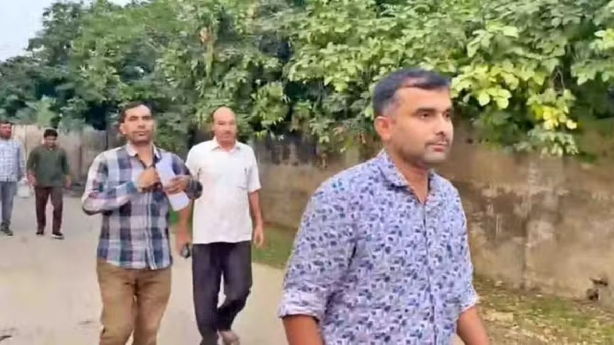 ACB raid in Mahila police station, Rs 5.95 lakh recovered, case numbers were written on the bundle of notes