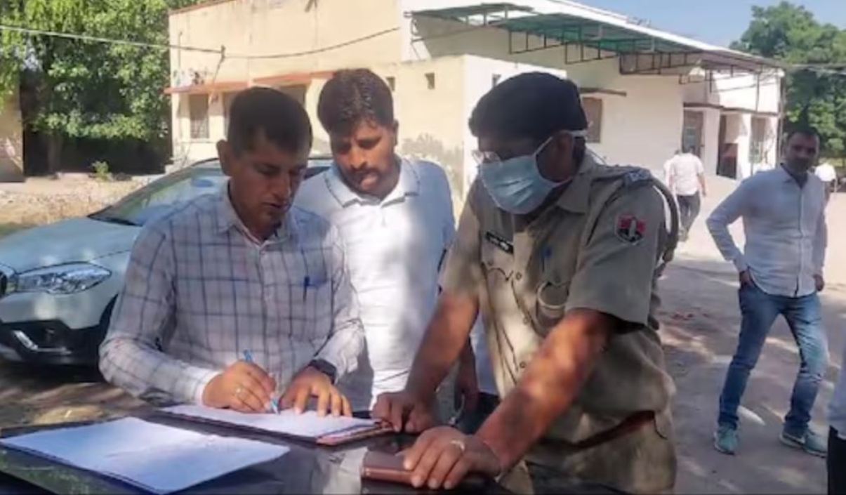 Dead bodies of a young man and a girl were found hanging from a tree in Jaipur, sensation spread in the area due to fear of suicide.