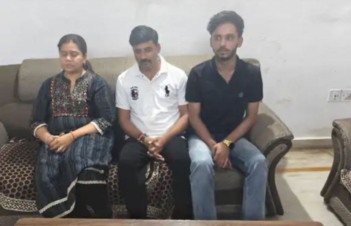 CA Venus Maheshwari, her assistant Sameer Ali, and handloom inspector Mahendra Singh Rajawat.