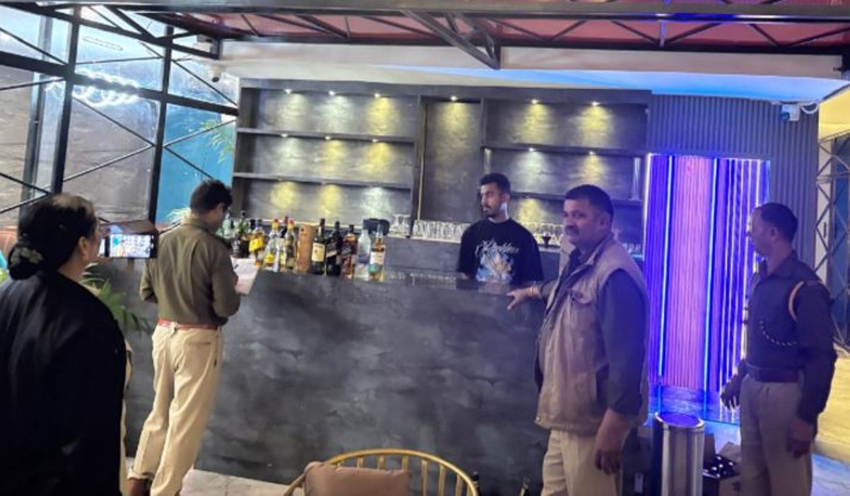 14 bottles of Haryana made liquor, 46 bottles of Rajasthan made beer and 5 bottles of English liquor seized.