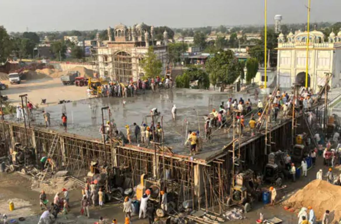 Construction of Gurdwara Darbar Sahib in Kota, 8460 feet roof in 10 hours, domes topped with 5 kg gold
