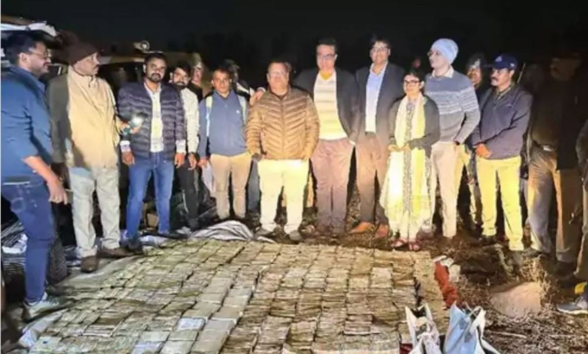 11 crore cash and 52 kg gold found in MP forest, who is this Dhankuber?