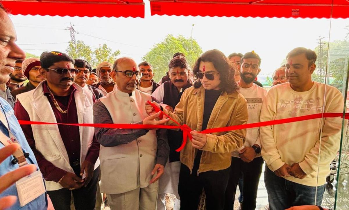 Bollywood actor Siddharth Tamboli launches Reliance Smart Bazaar