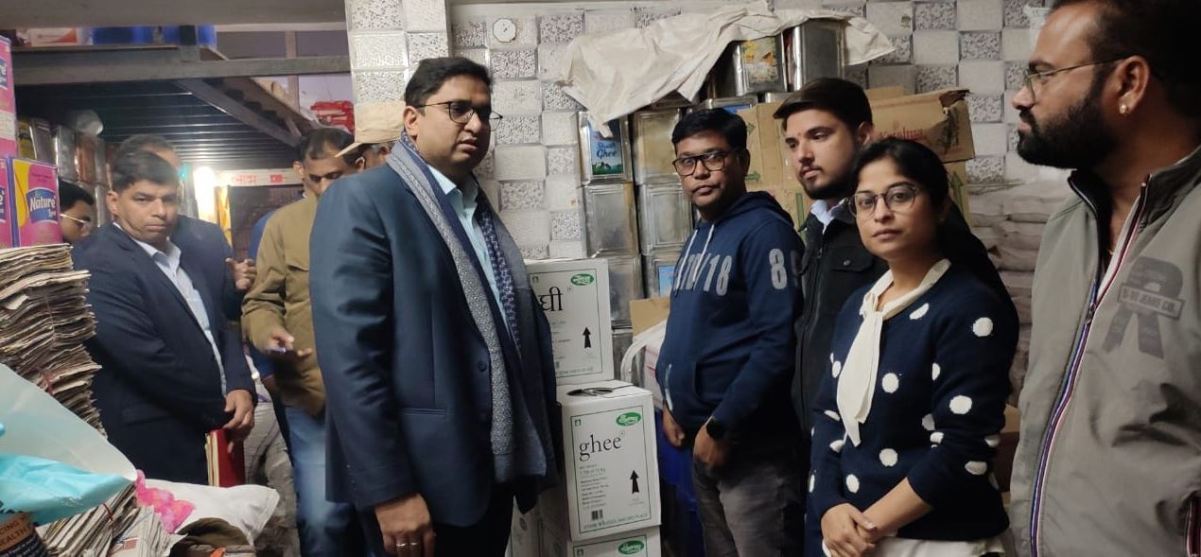 Medical department team raids sugar trading company, 240 kg ghee seized