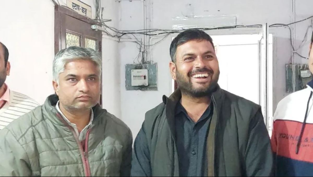 Sarpanch and VDO asked for commission in return for passing bill of Rs 7.80 lakh, ACB caught red handed