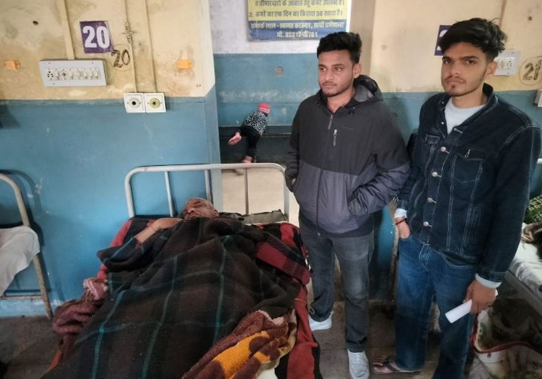 Uproar over son's love marriage: Father attacked by car, attacked with sharp weapons
