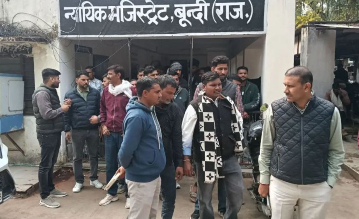 15 Congress workers surrendered in court, 6 arrested by police, know what is the whole matter