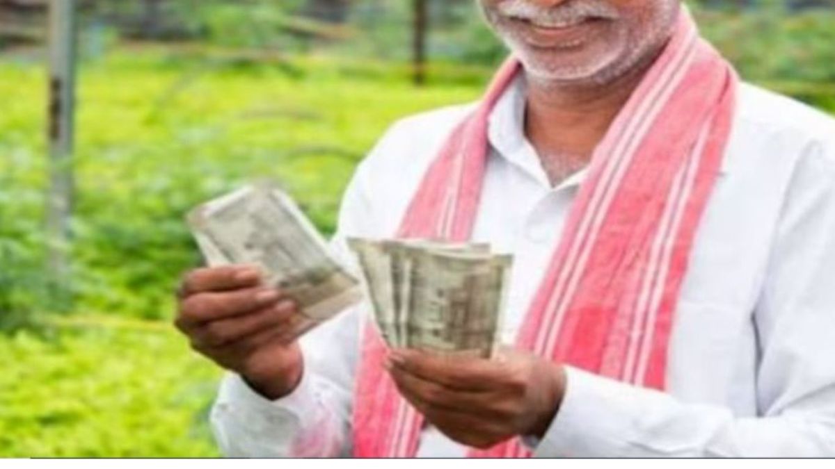 16 Lakh Rupees Suddenly Came Into The Farmer's Account, He Spent It Thinking It Was A Government Scheme, Now The Bank Officer Reached Home