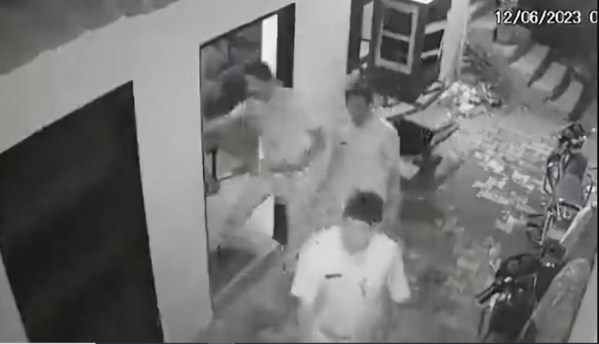 Hotel controversy: Arrest warrant issued against 12 including IPS-IAS officers, strict order of the court