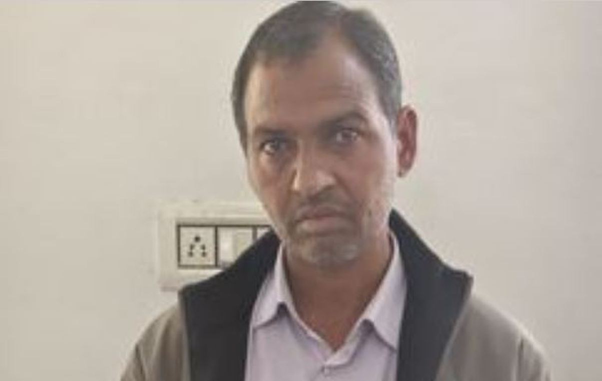 ACB traps JEN for taking bribe of Rs 2 lakh, cousin absconds with bribe amount