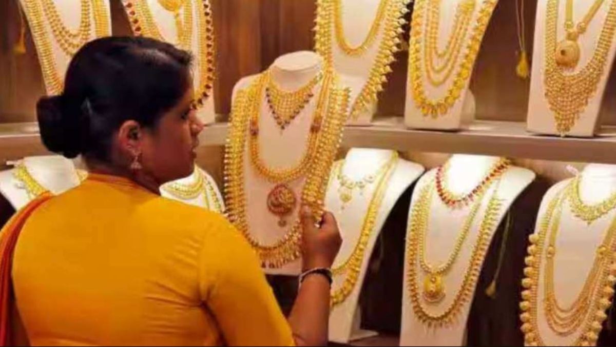 Gold-Silver: Record jump of gold, crosses 89000, silver at high level with jump of 2000
