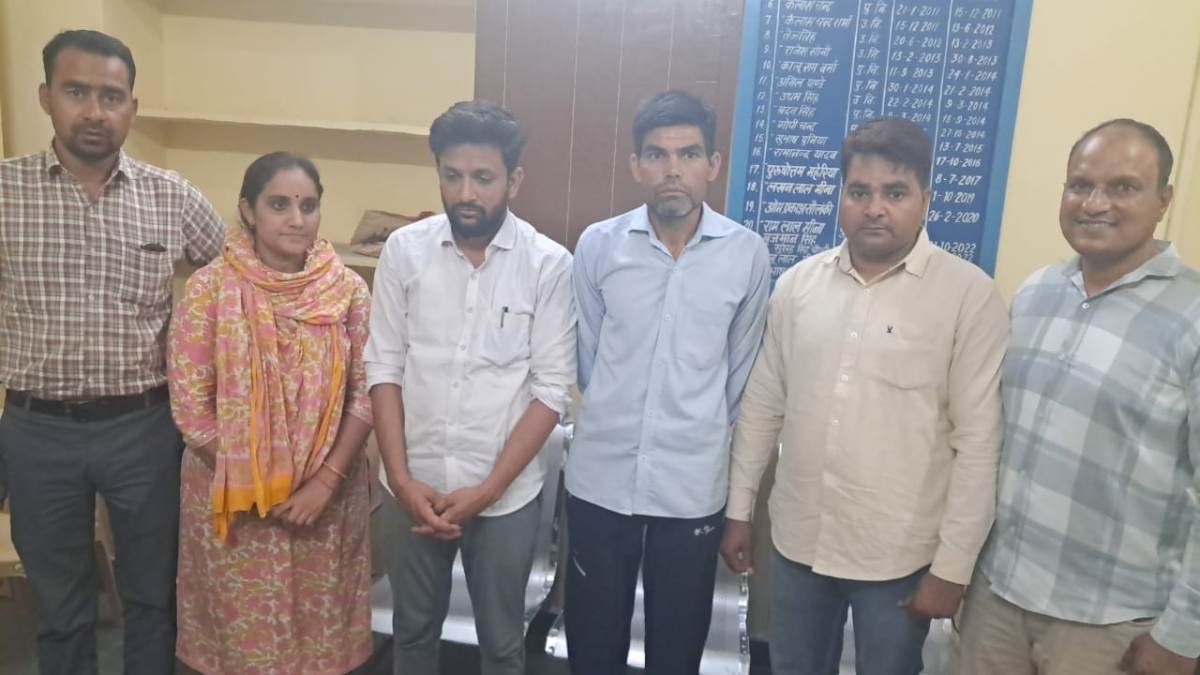 Nainwa SDM office senior assistant and his broker arrested taking bribe of 50 thousand rupees