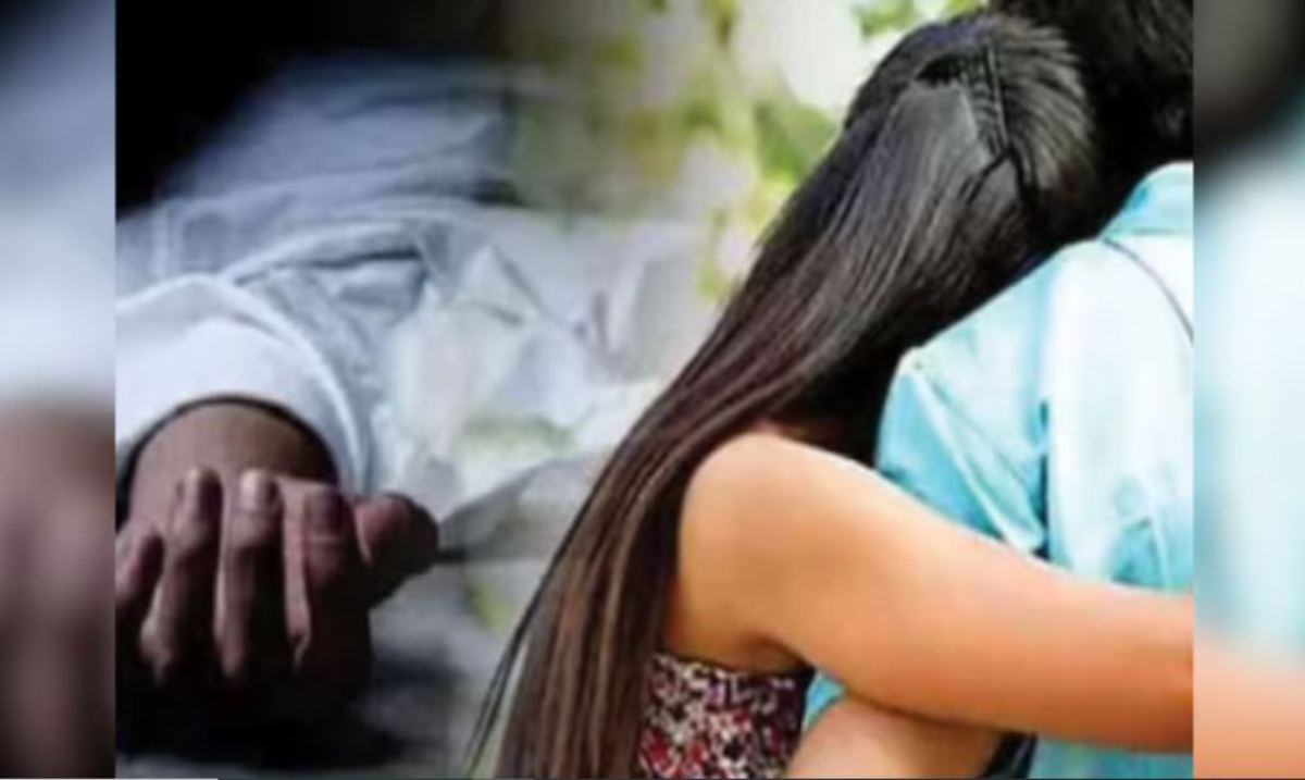As soon as the husband went to work, the wife had an illicit relationship with the neighbor and sent obscene videos