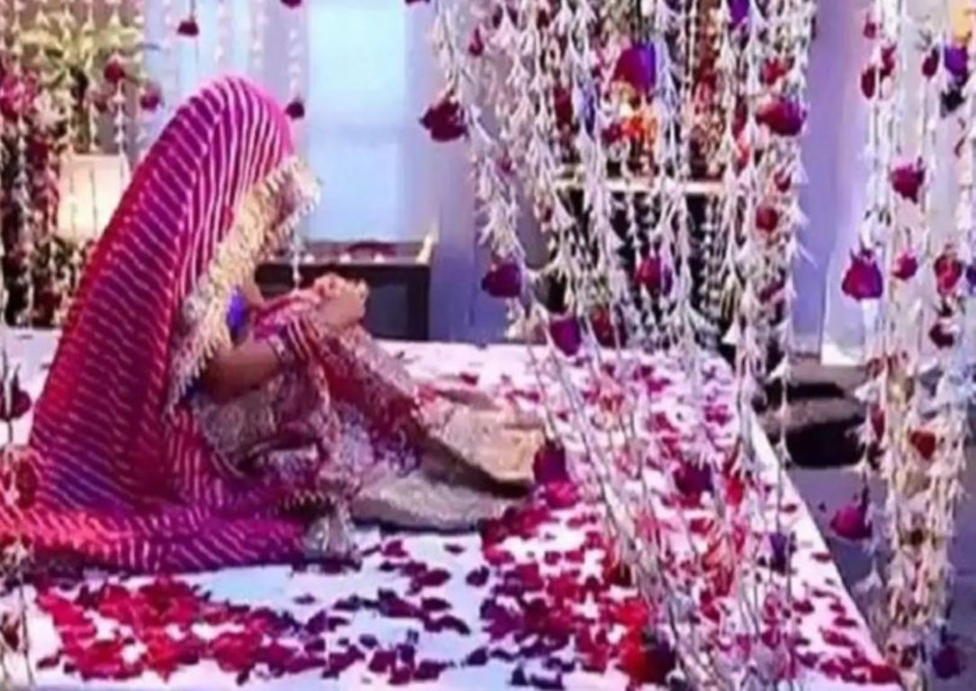 On the wedding night, the bride threatened the groom in such a way that she said- don't touch me, I am someone else's property