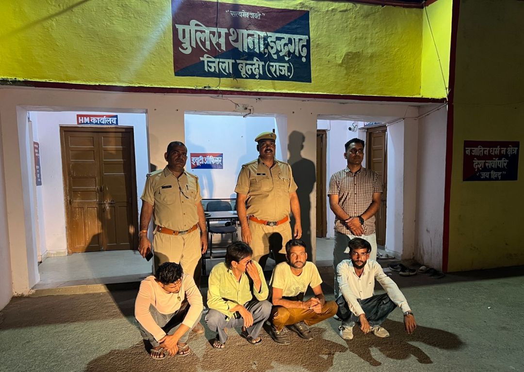 Police arrested 4 people playing gambling, recovered 91 thousand 500 rupees
